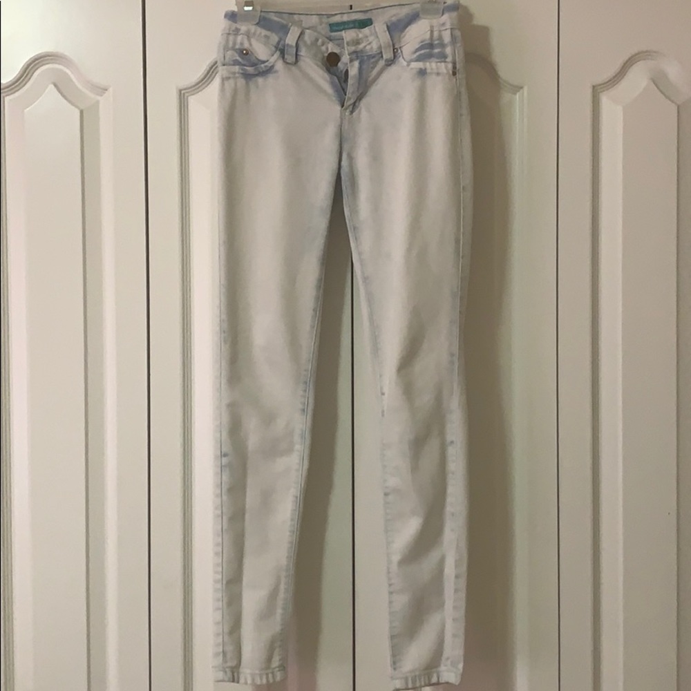 white washed skinny jeans